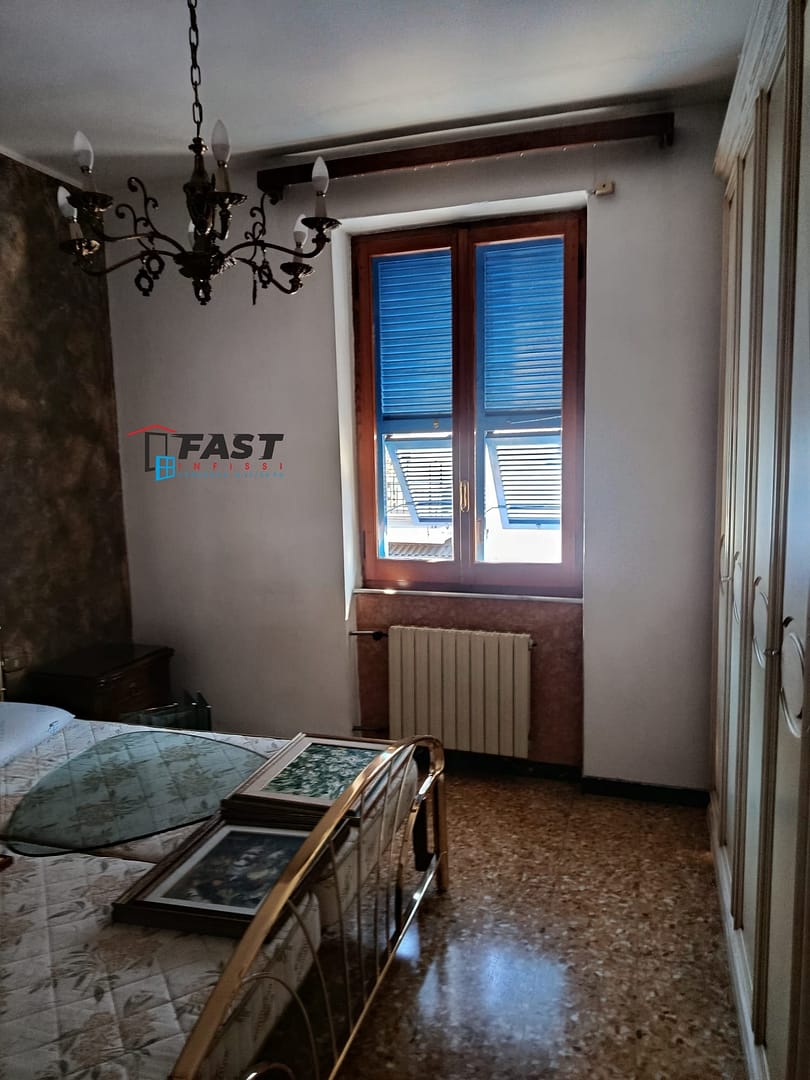 Fornitura e posa in opera di nuovi infissi in PVC doppio vetro color legno Carrara