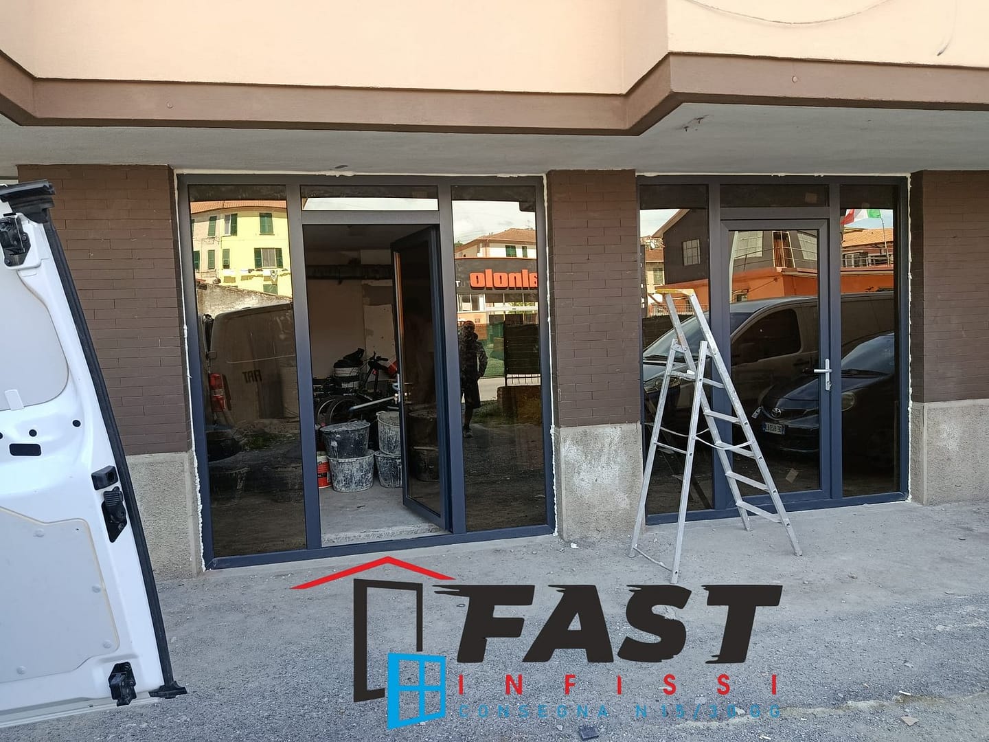 Fornitura e posa in opera di nuovi infissi in PVC doppio vetro antisfondamento e riflessivo La Spezia