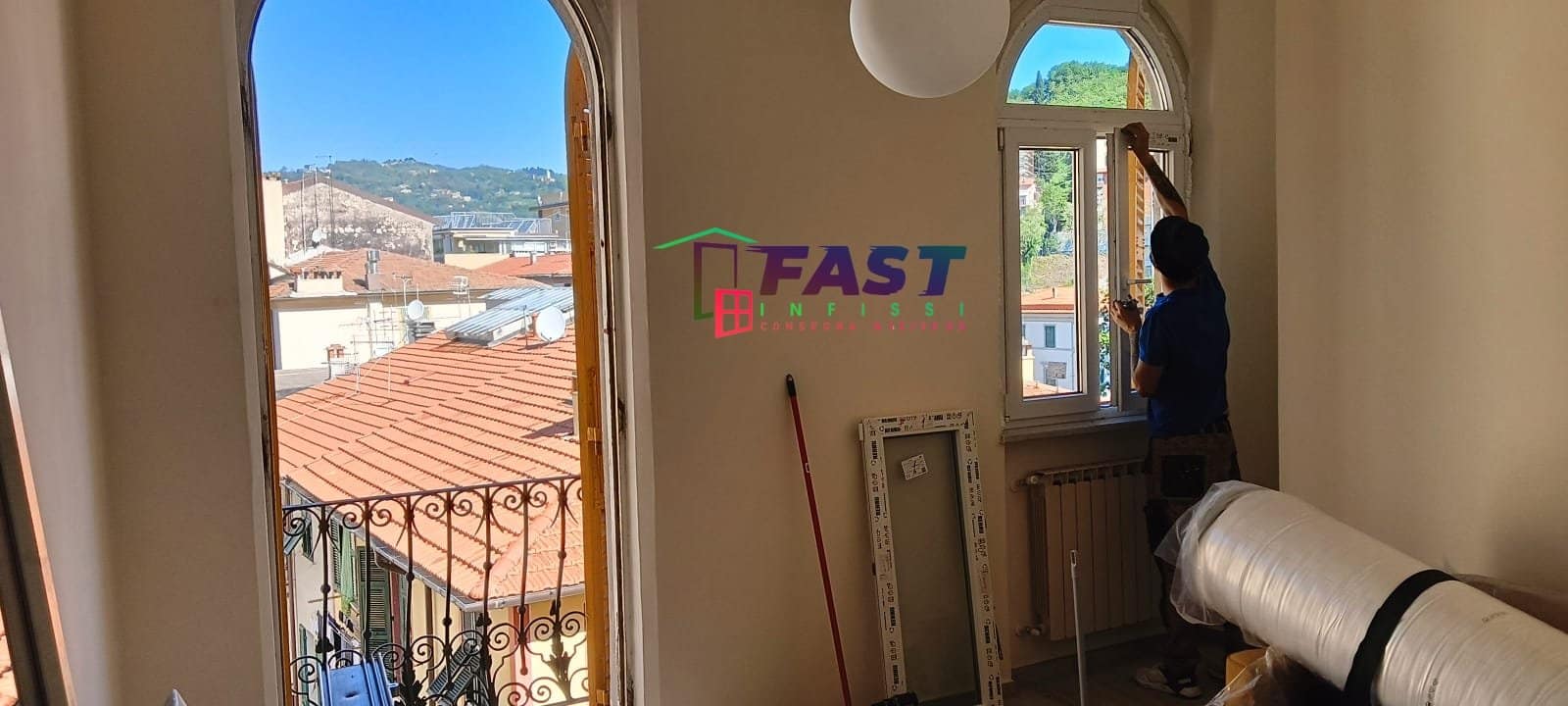 Fornitura e messa in opera di nuovi infissi centinati,in PVC doppio vetro La spezia