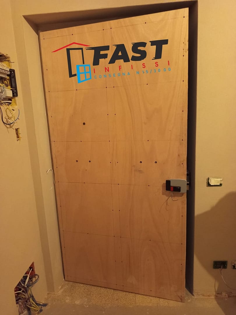 'anta unica con la giunta di serratura elettrica Levanto