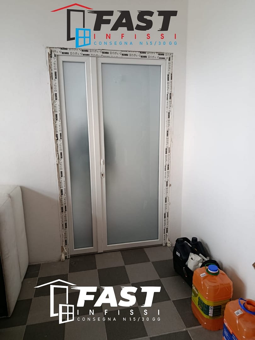 Fornitura e installazione di nuovi infissi in PVC doppio vetro satinato con serratura multipunto a 11 punti a La Spezia